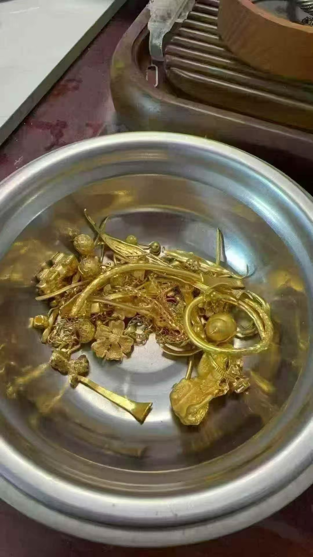 gold article photo